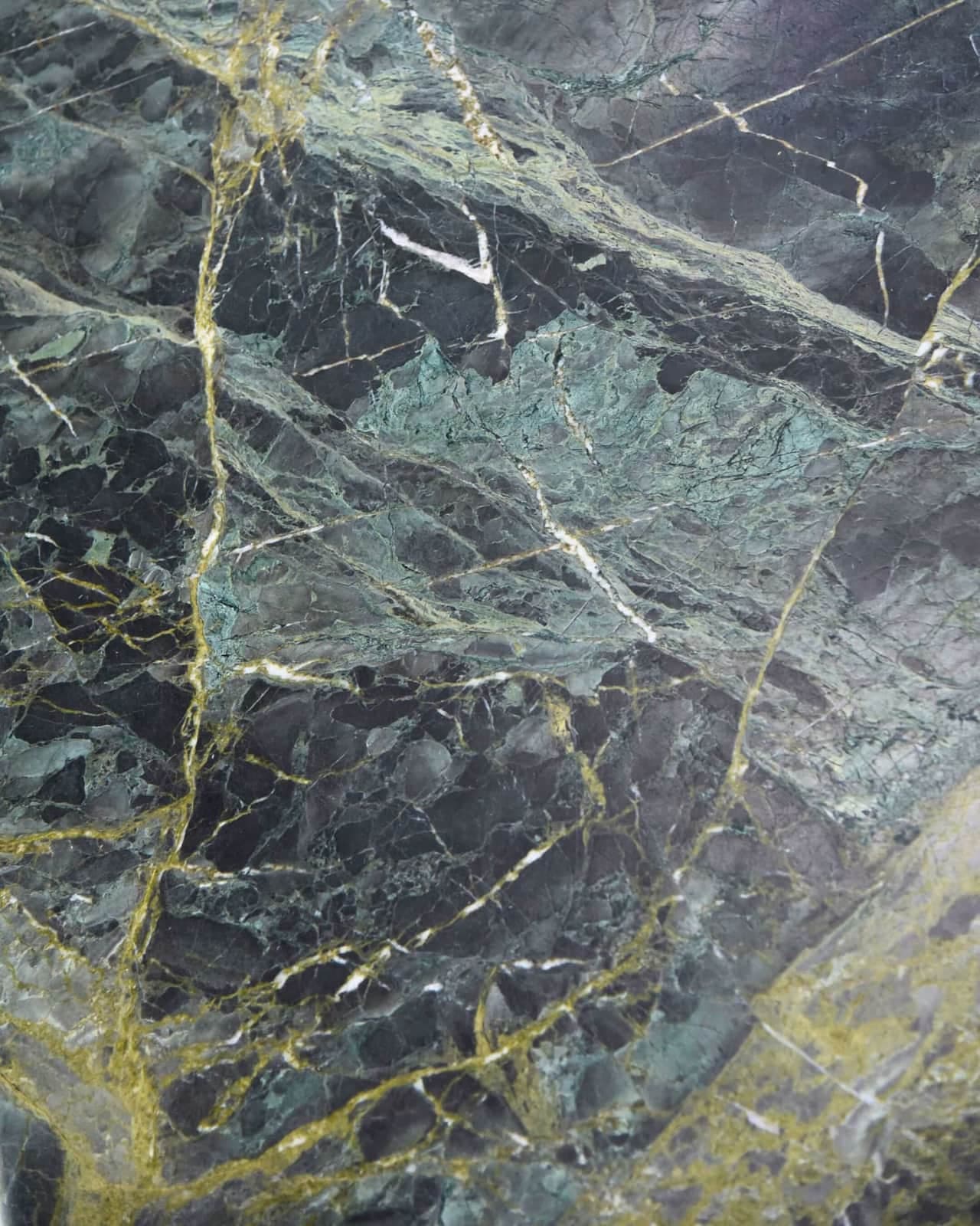 Đá cẩm thạch Verde Roma vân xanh sẫm sang trọng